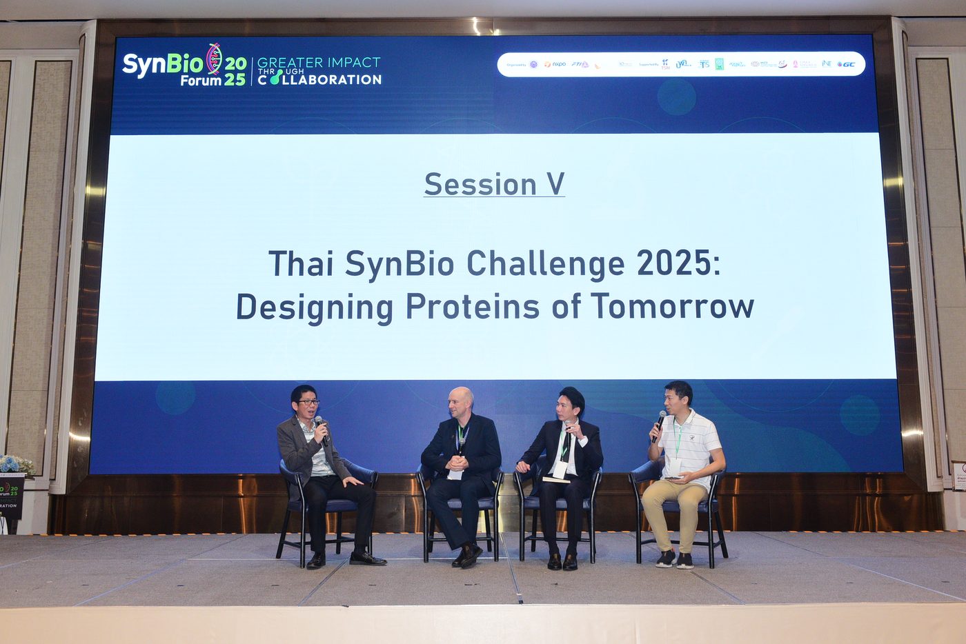 Team presentation at SynBio Forum 2025