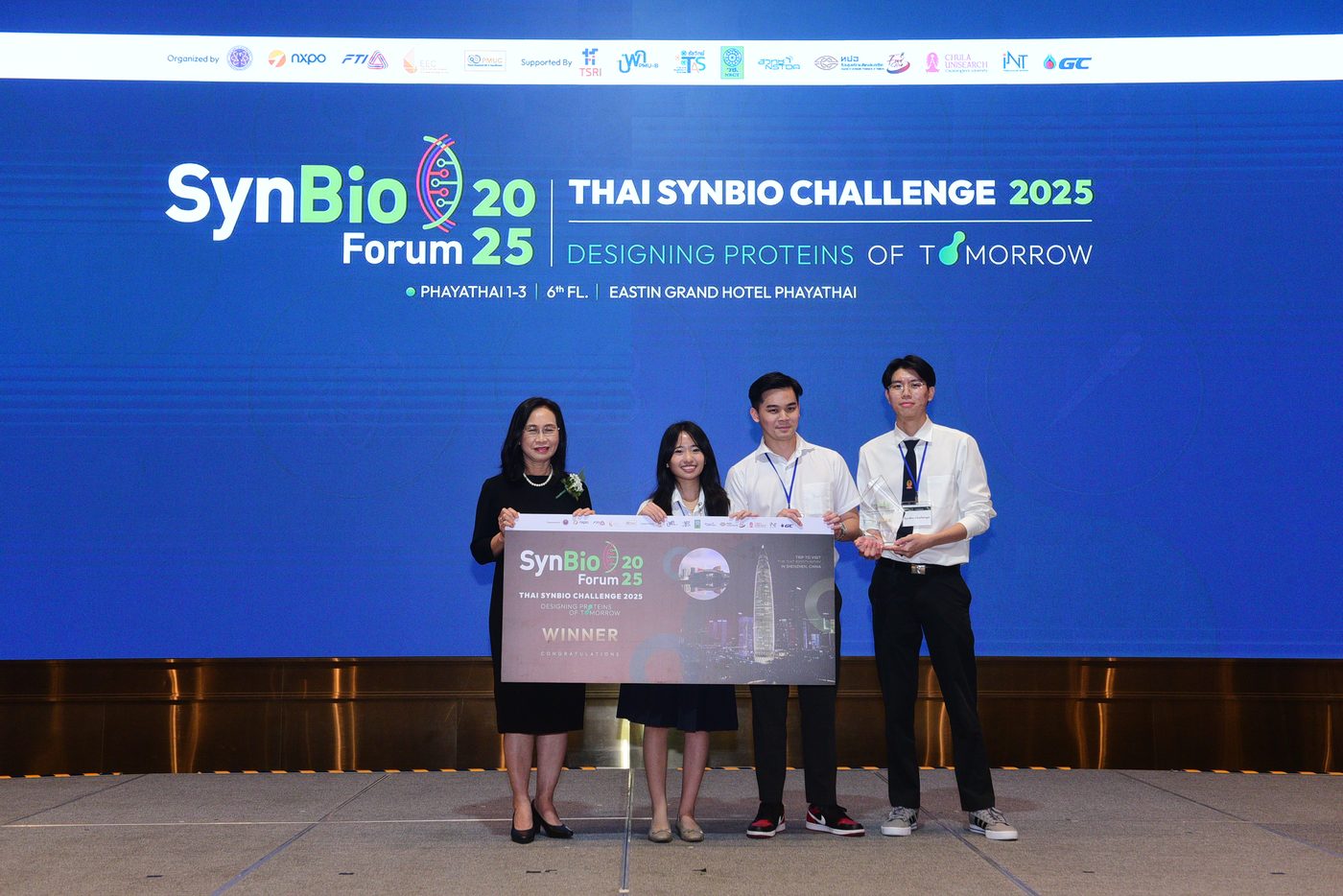 Group photo at SynBio Forum 2025